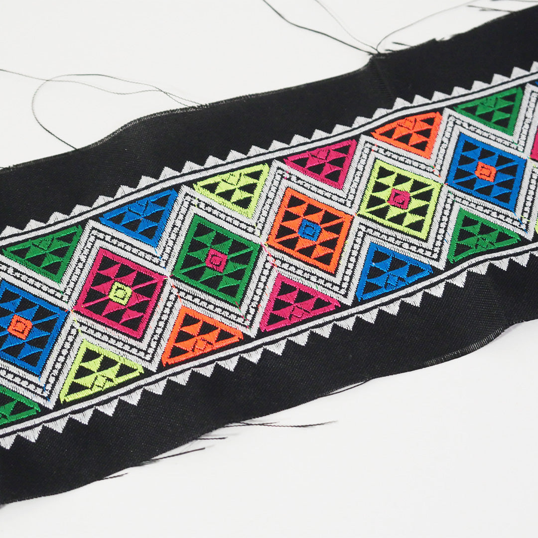 Paaj Ntaub - Diamonds with Silver Trims