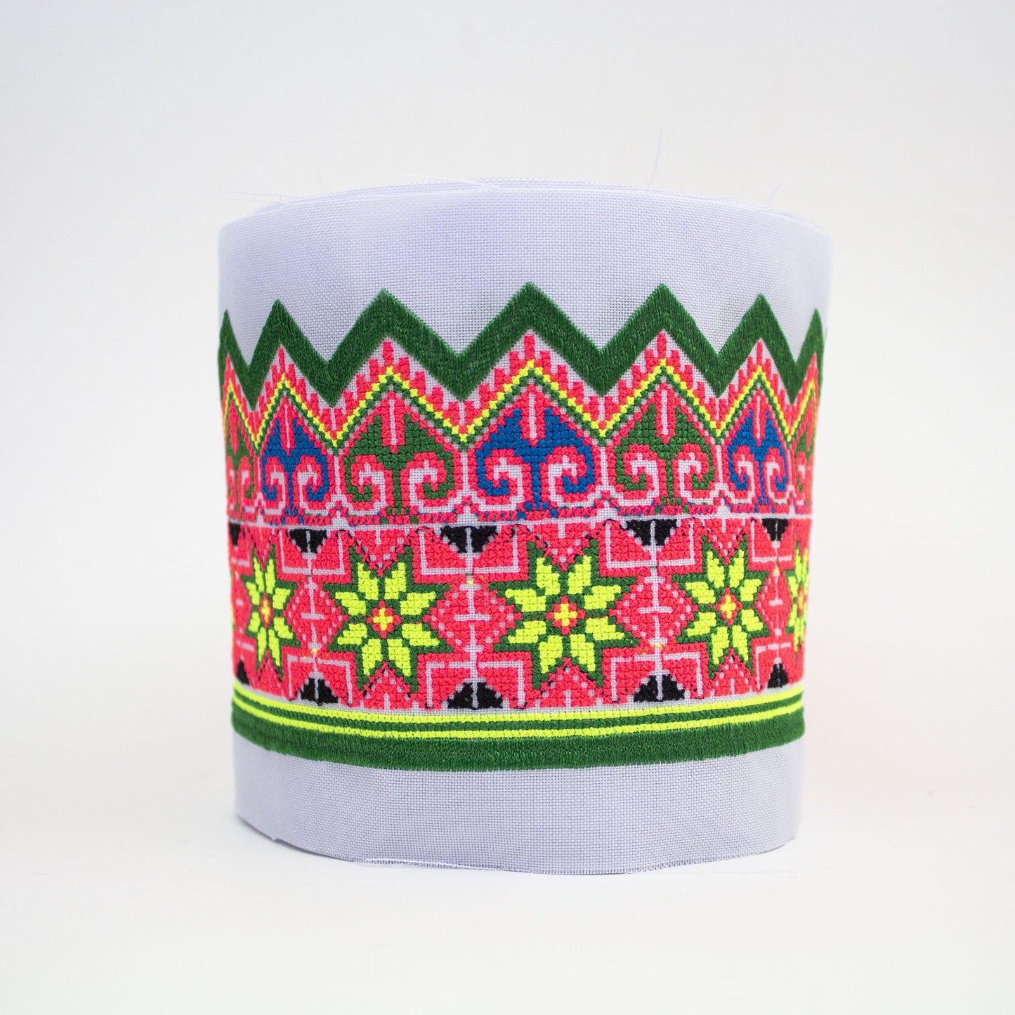 Paaj Ntaub - A2 Flower Hearts with Green Trim