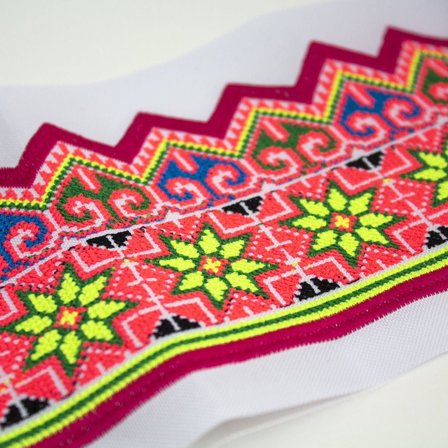Paaj Ntaub - A3 Flower Hearts with Red Trim