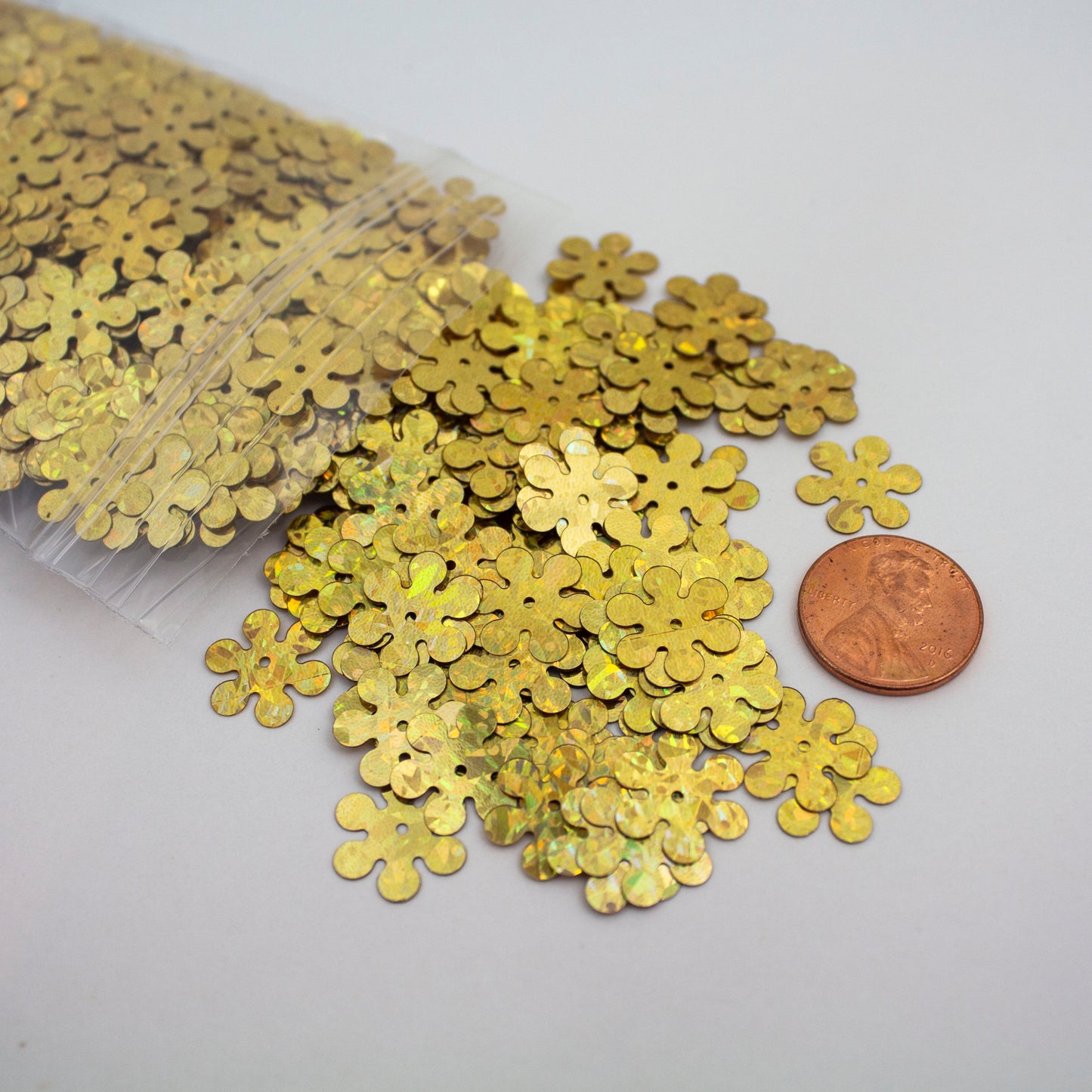 Gold Clover Sequins 13 mm