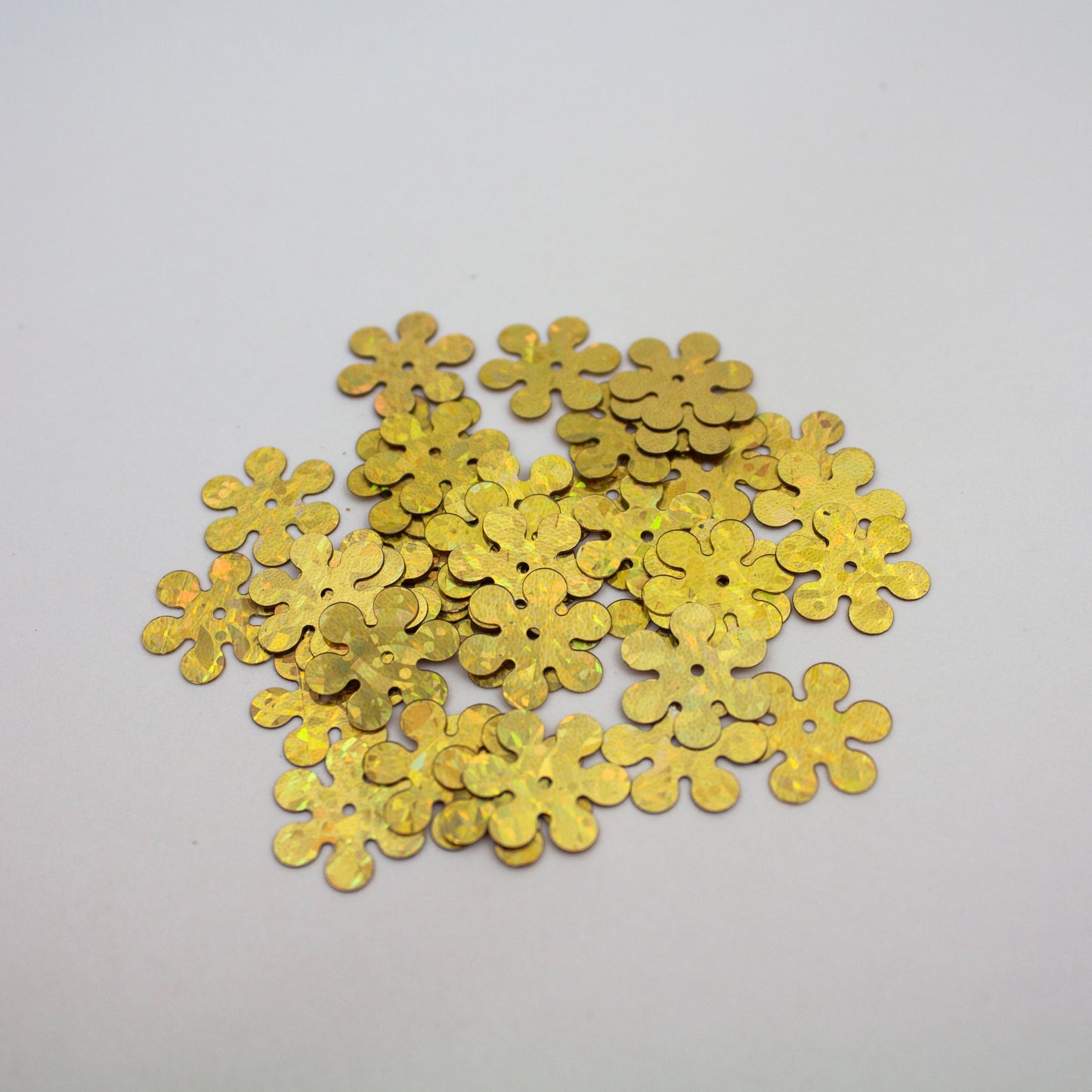 Gold Clover Sequins 13 mm