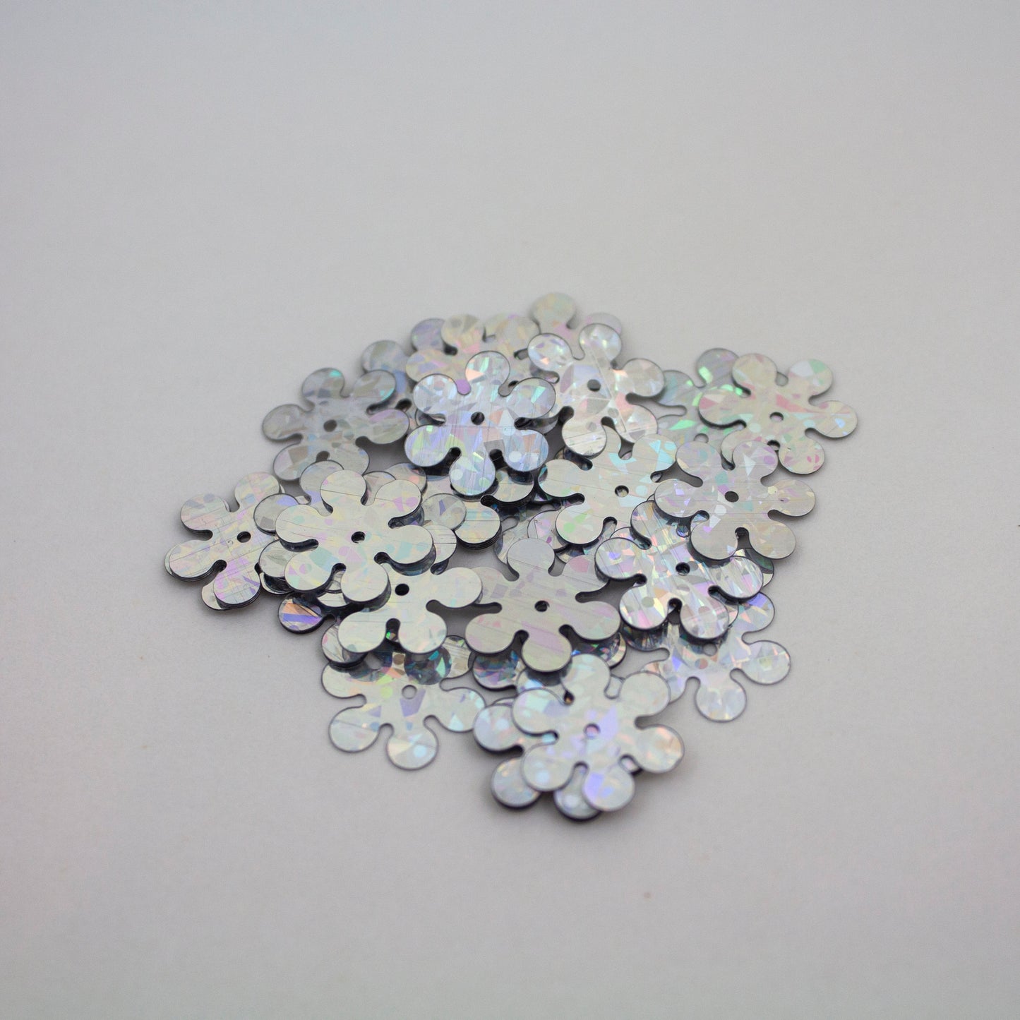 Silver Clover Sequins 13 mm