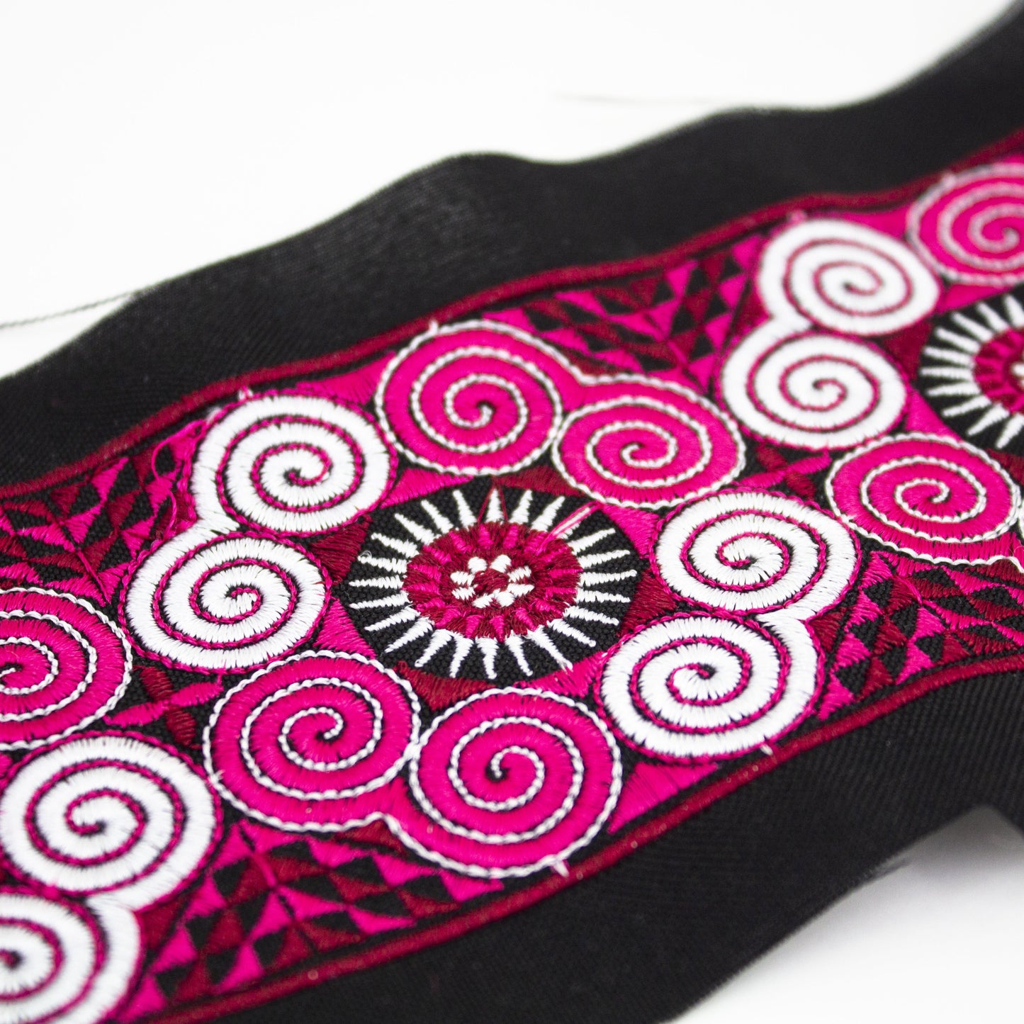 Paaj Ntaub - Pink and White Elephant Foot