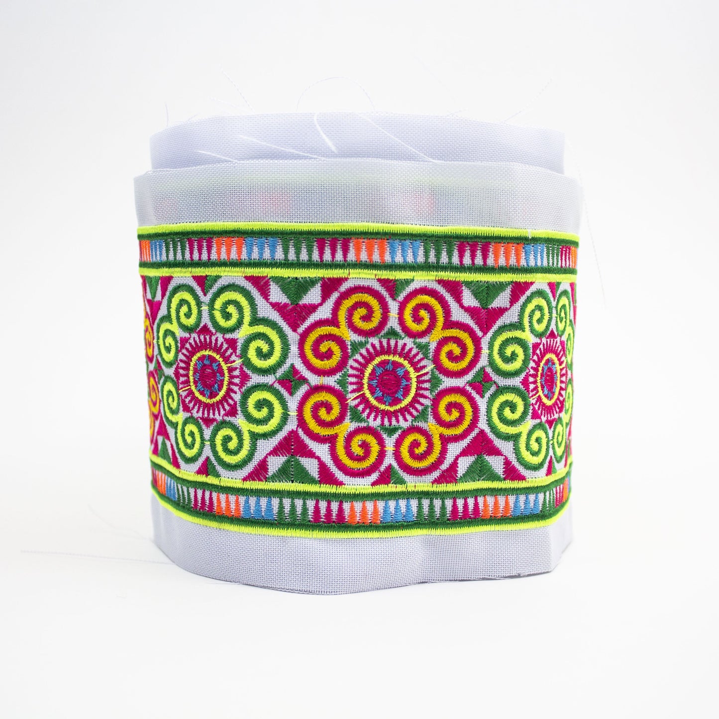 Paaj Ntaub - B2 Green & Red Elephant Foot (White)