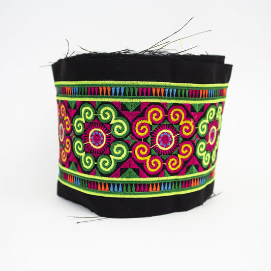 Paaj Ntaub - B3 Green & Red Elephant Foot (Black)