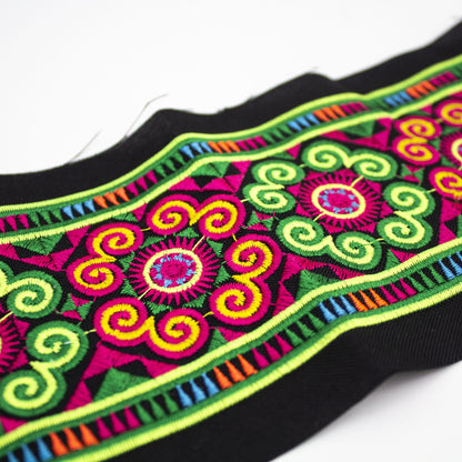 Paaj Ntaub - B3 Green & Red Elephant Foot (Black)