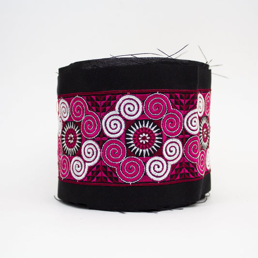 Paaj Ntaub - Pink and White Elephant Foot